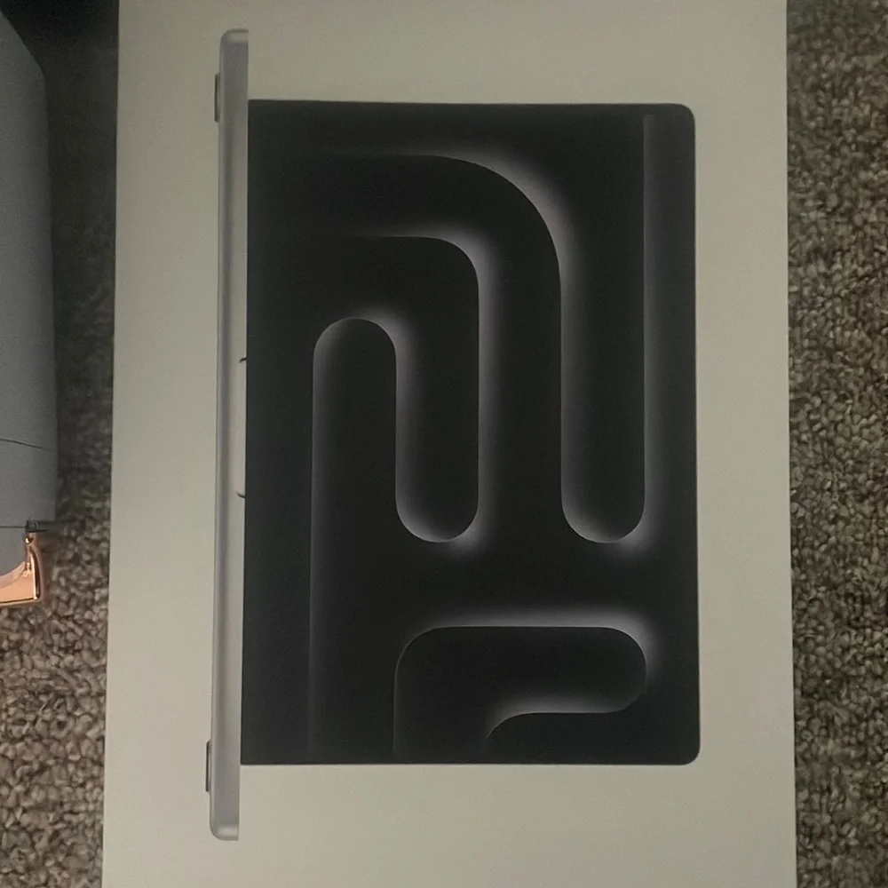 MacBook Pro 14’, Box!